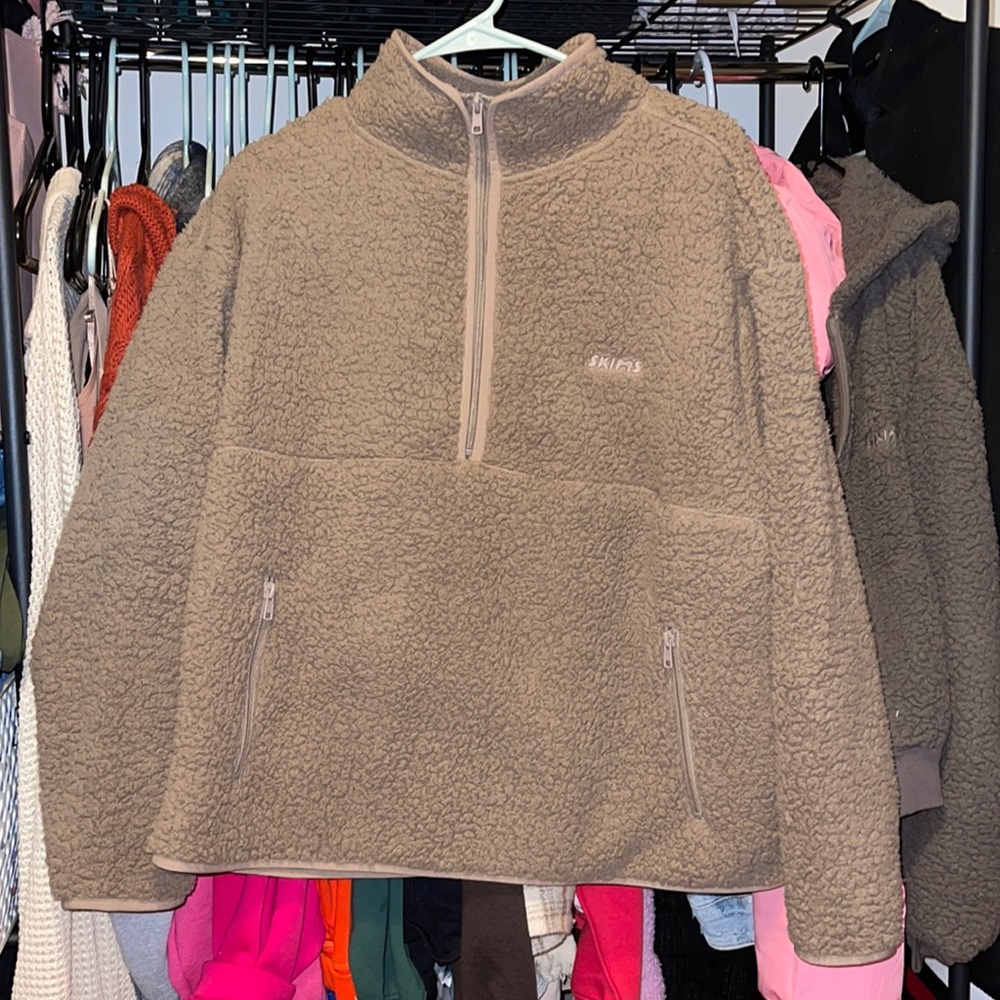 SKIMS SHERPA TEDDY PULLOVER COLOR DESERT